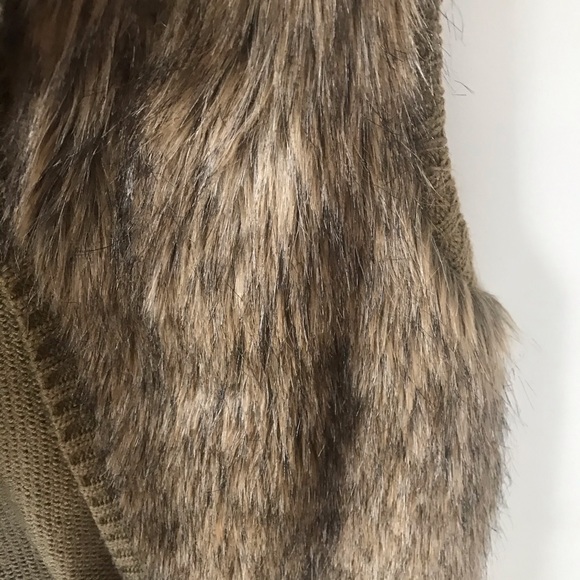 Faux fur vest - Picture 2 of 5
